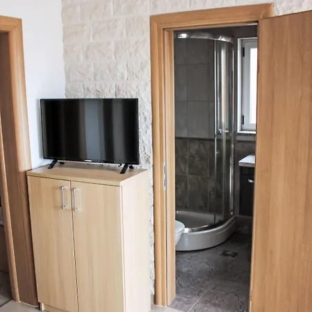 Apartman Silvia-3 By Interhome Makarska